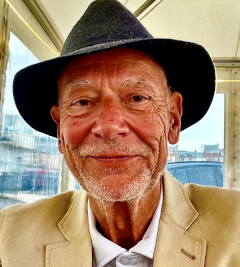 Heidenreich mit Hut. 240